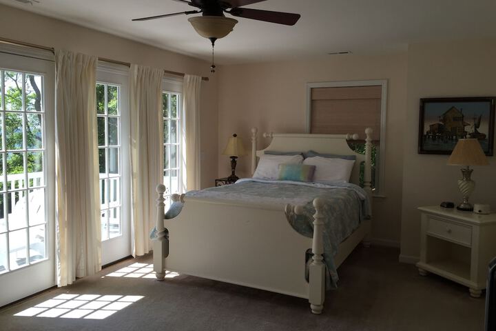 Room 2 of 27