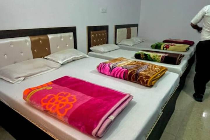 Room 4 of 6