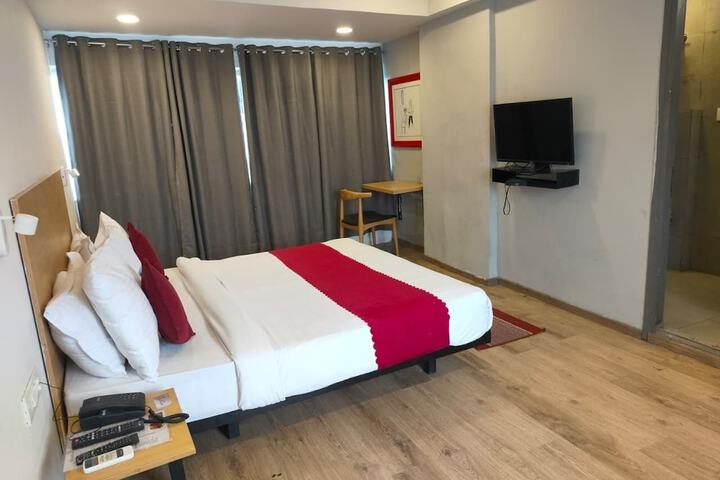 Room 5 of 13