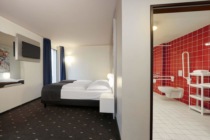 Room 15 of 26
