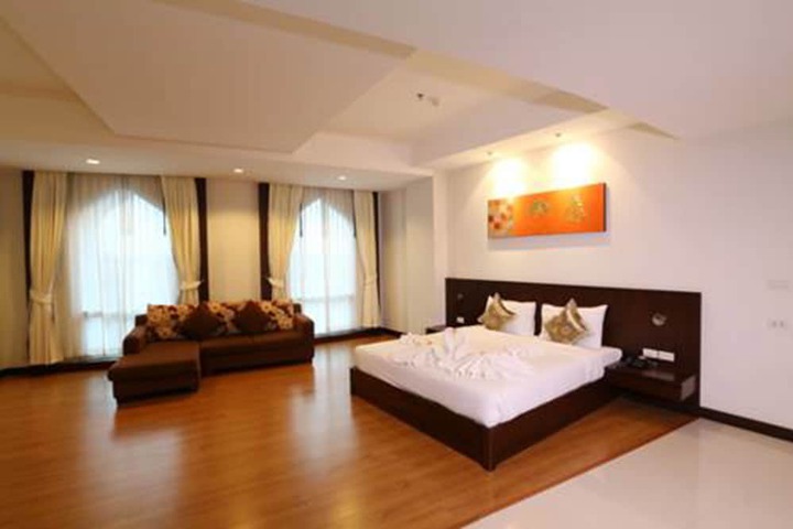 Room 10 of 26