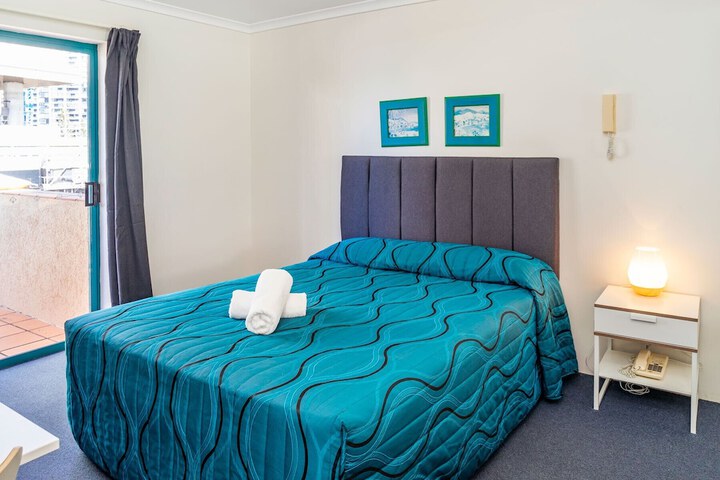 Room 4 of 37