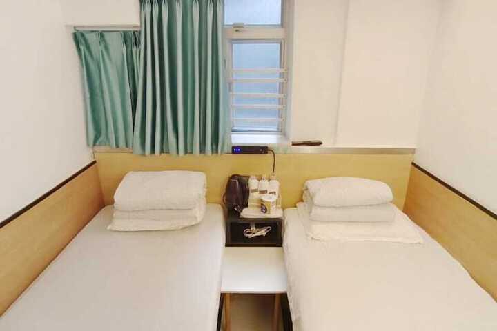 Room 40 of 69
