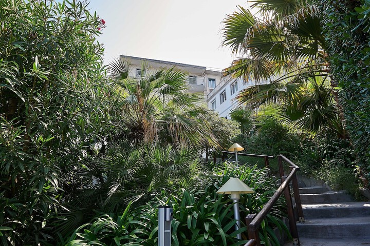 Hotel Exterior 46 of 57