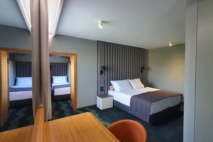 Room 4 of 78