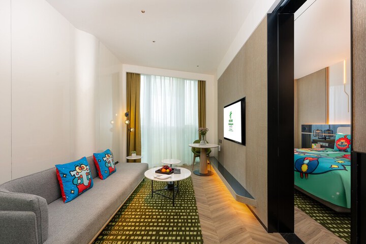 Room 13 of 63