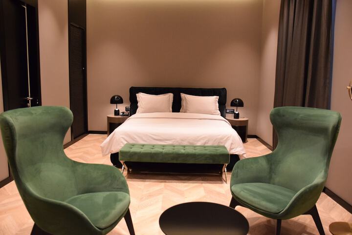 Room 43 of 77