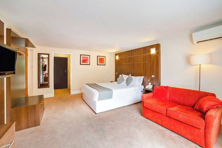 Room 43 of 94