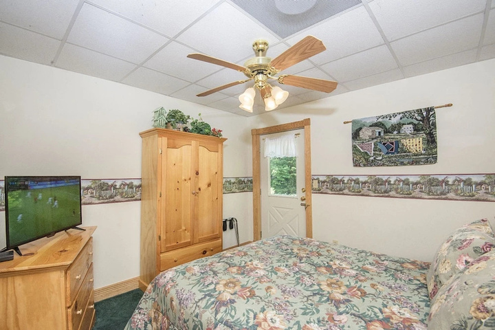 Room 6 of 18