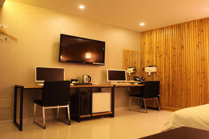 Room 30 of 46