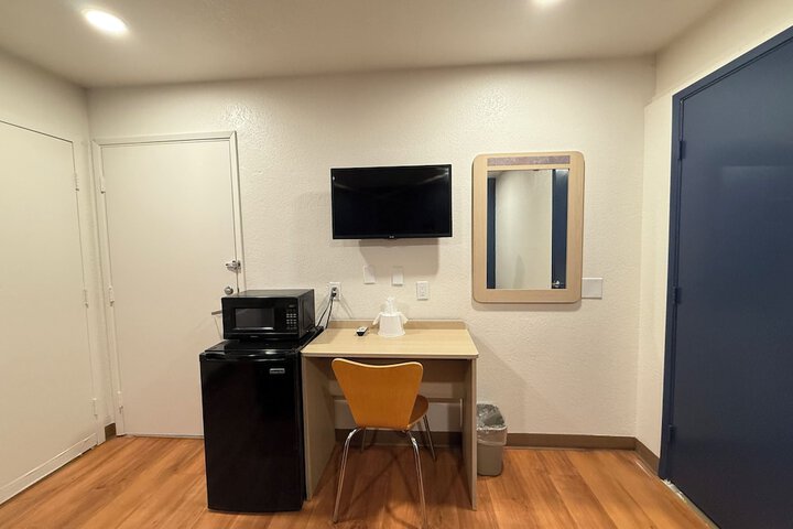 Room 11 of 24
