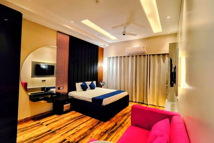 Room 2 of 24