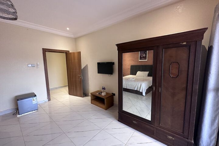 Room 7 of 24