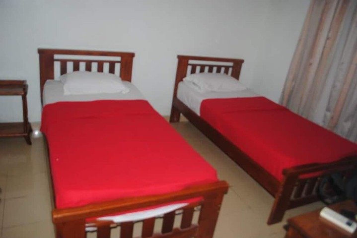 Room 5 of 8