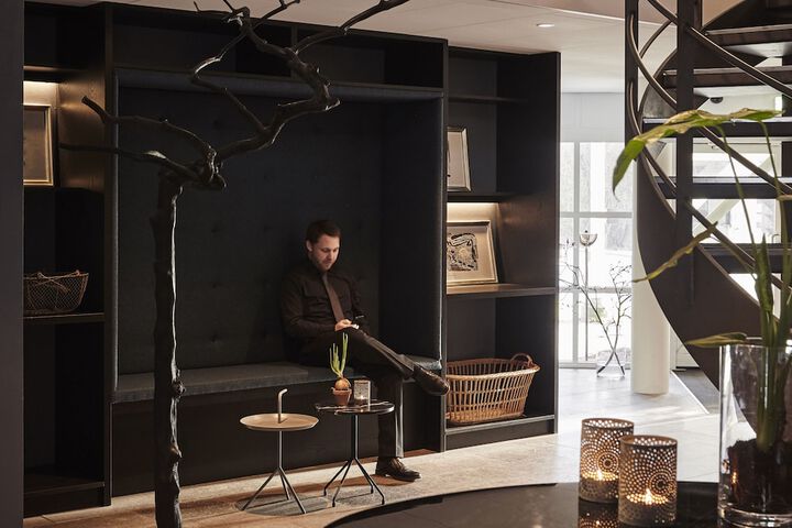 Entrance & Lobby