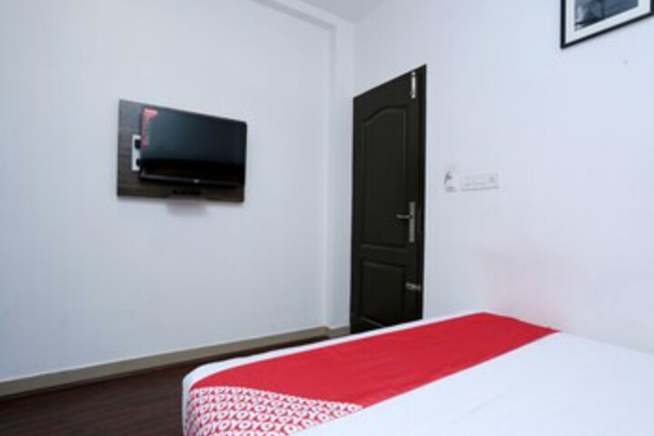 Room 17 of 25
