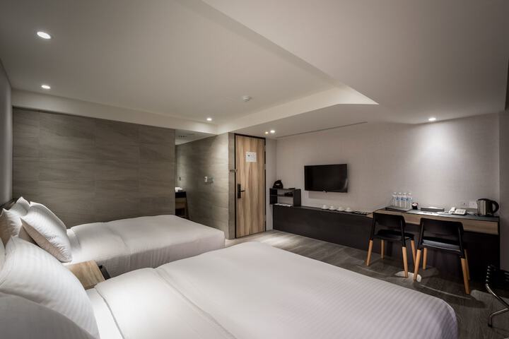 Room 6 of 44