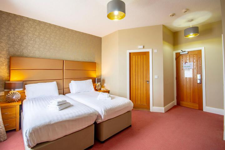 Room 4 of 14