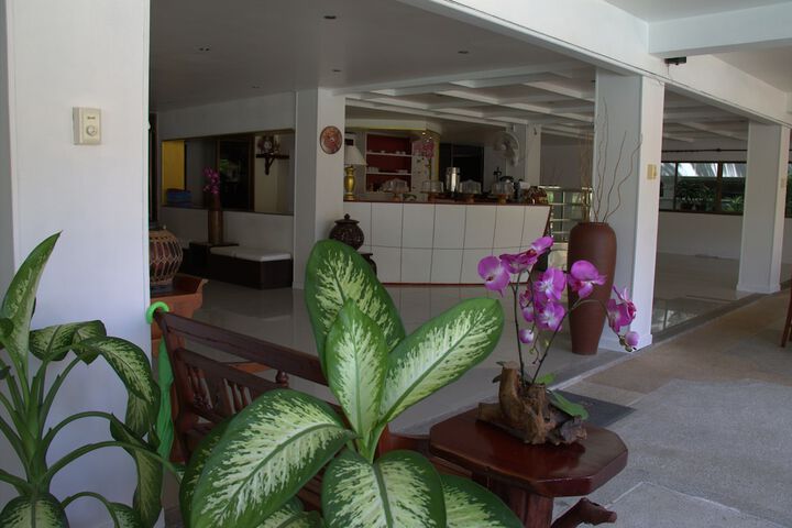 Entrance & Lobby