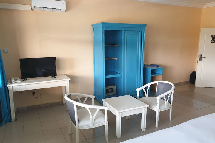 Room 3 of 35