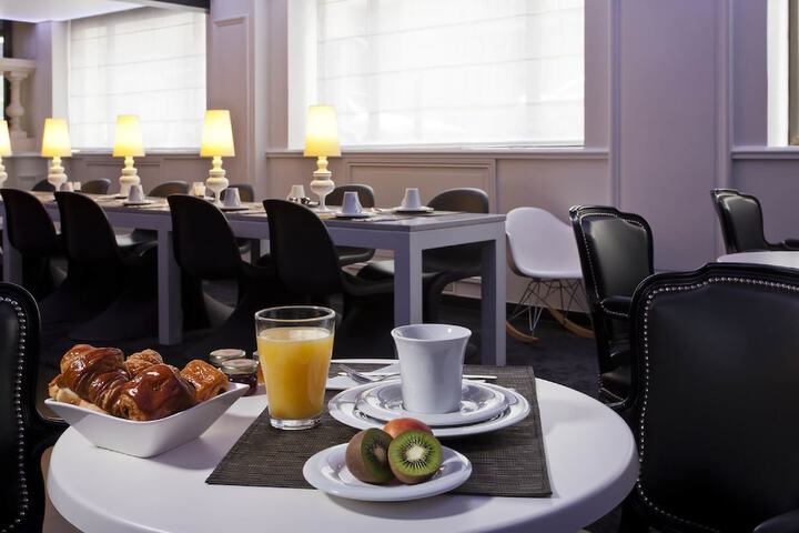 Breakfast/Coffee Service 29 of 32