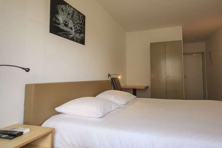 Room 3 of 43
