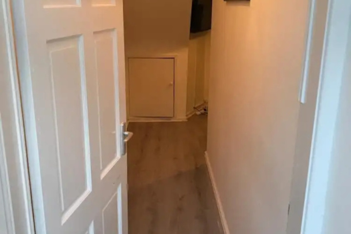 Room 2 of 7