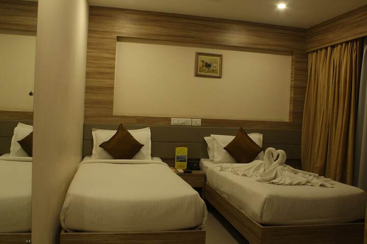 Room 6 of 16