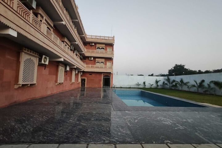 Pool 45 of 91