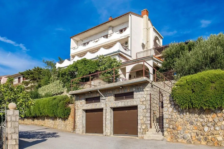 Nice Home in Sveti Juraj With Wifi and 2 Bedrooms