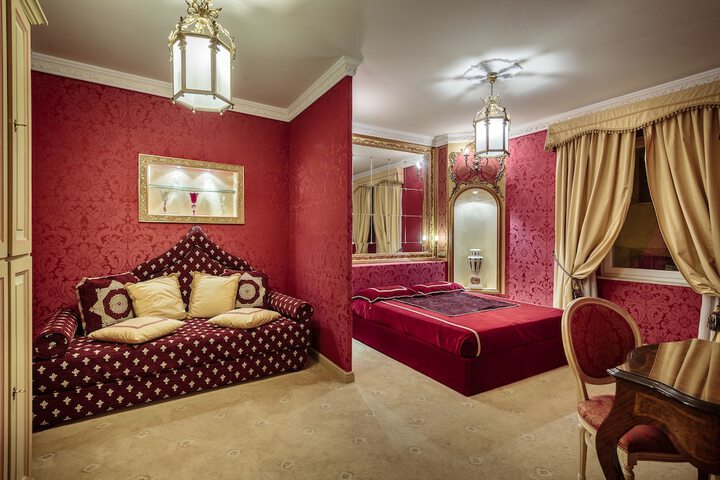 Room 27 of 88