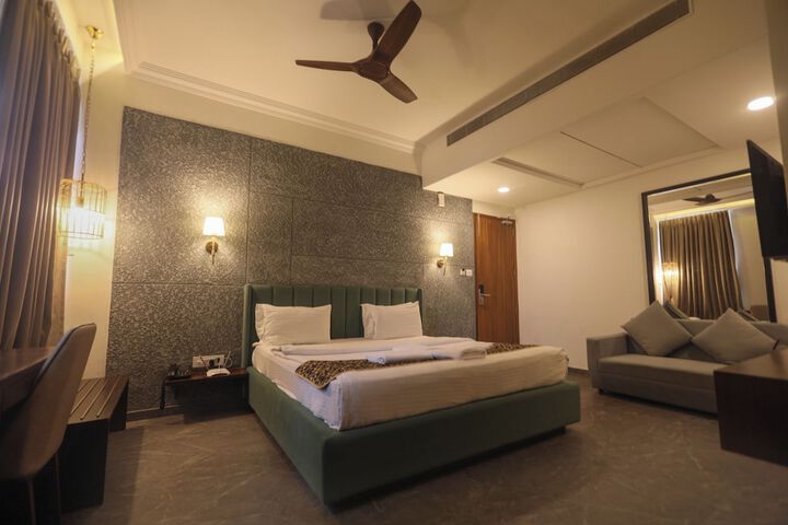 Room 6 of 7