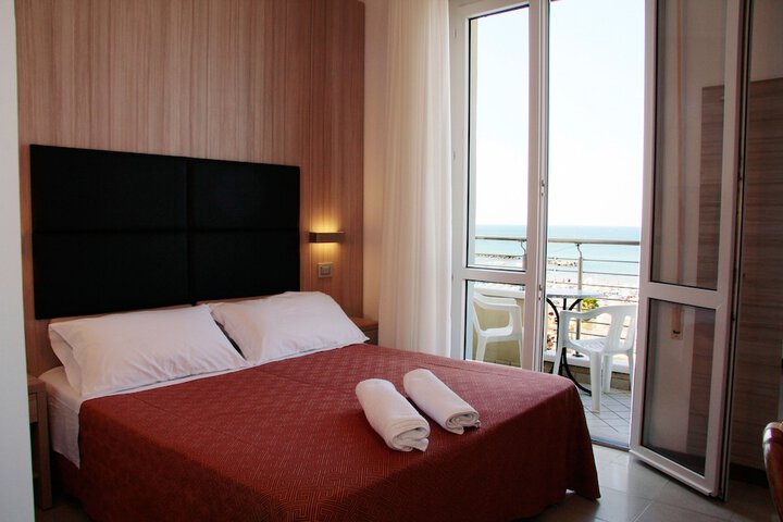 Room 7 of 37