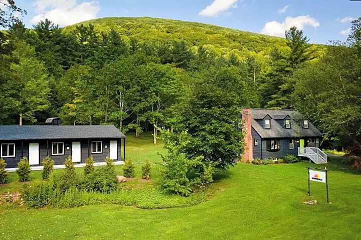 The Norsdale plus CMYK Motel on 10 acres in Phoenicia