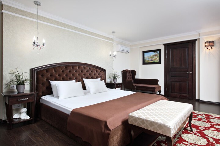Room 10 of 66