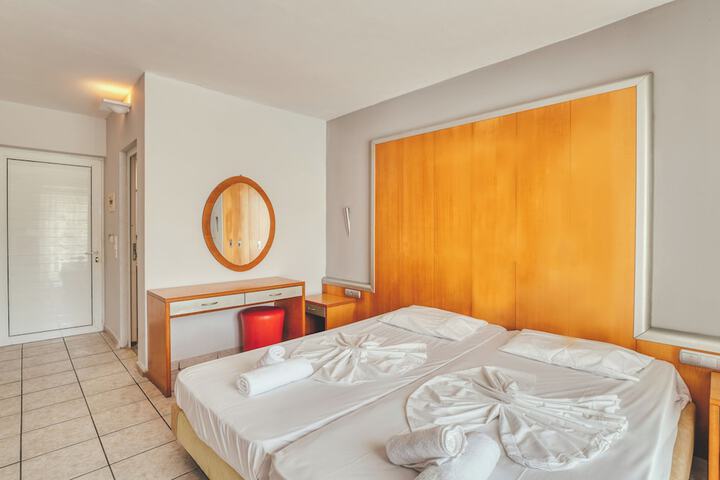 Room 2 of 46