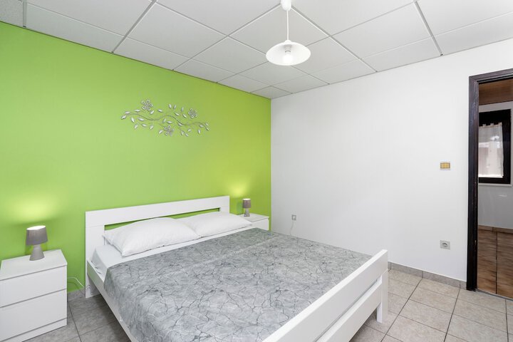 Room 5 of 88