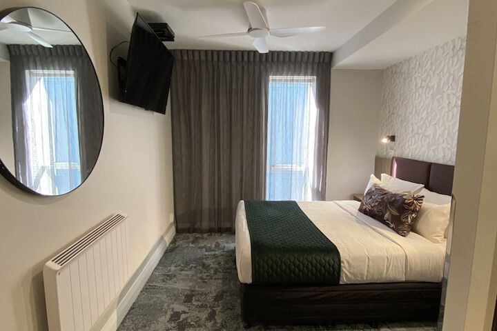 Room 17 of 116
