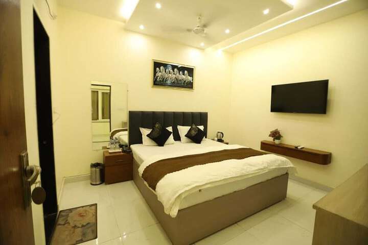 Room 19 of 53