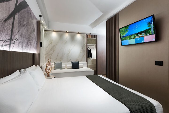 Room 54 of 100