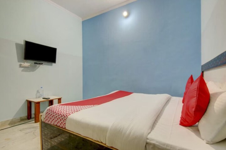 Room 5 of 14