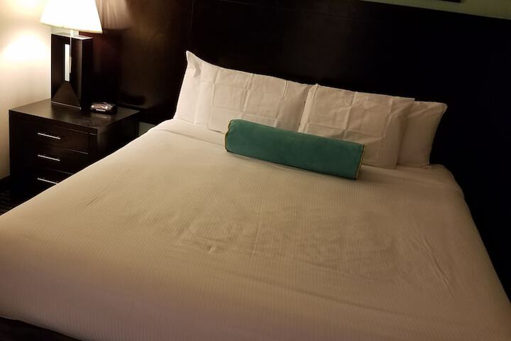 Room 27 of 190