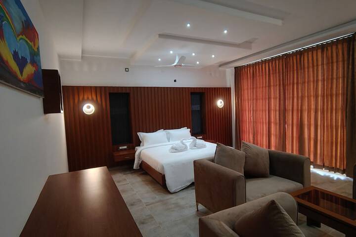 Room 5 of 30