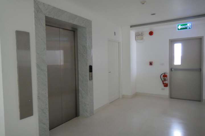 Ballroom/Hall 13 of 15