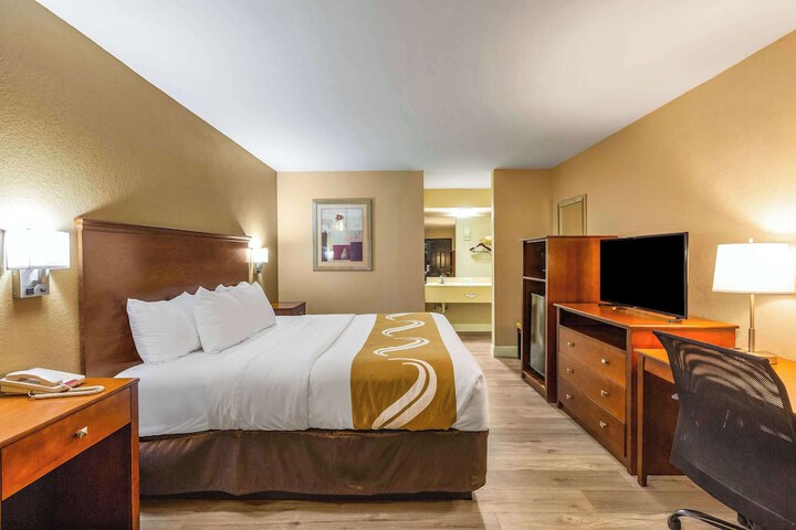 1 King Bed (1 of 33)