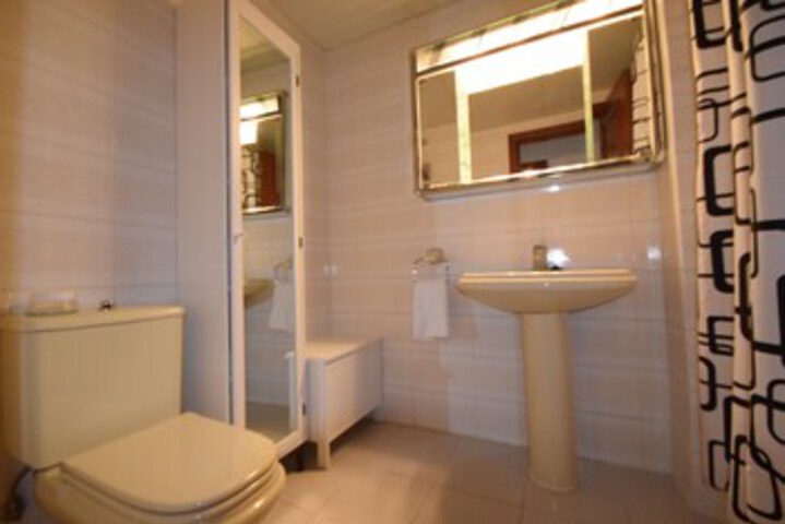 Room 3 of 16