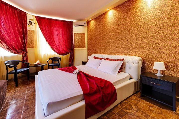 Room 18 of 25