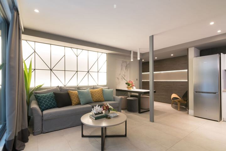 Room 9 of 102