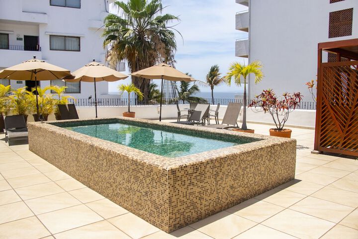 Hotel Pool