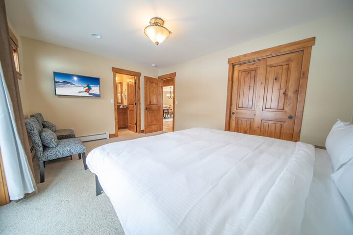 Room 4 of 63